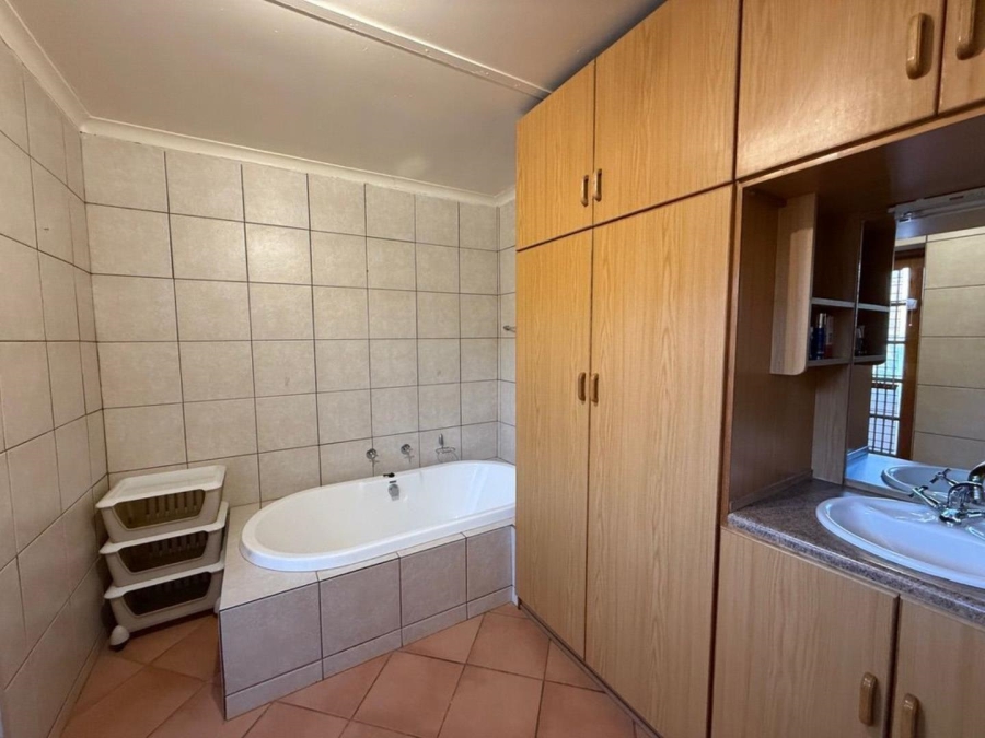 4 Bedroom Property for Sale in Afrikaskop Free State
